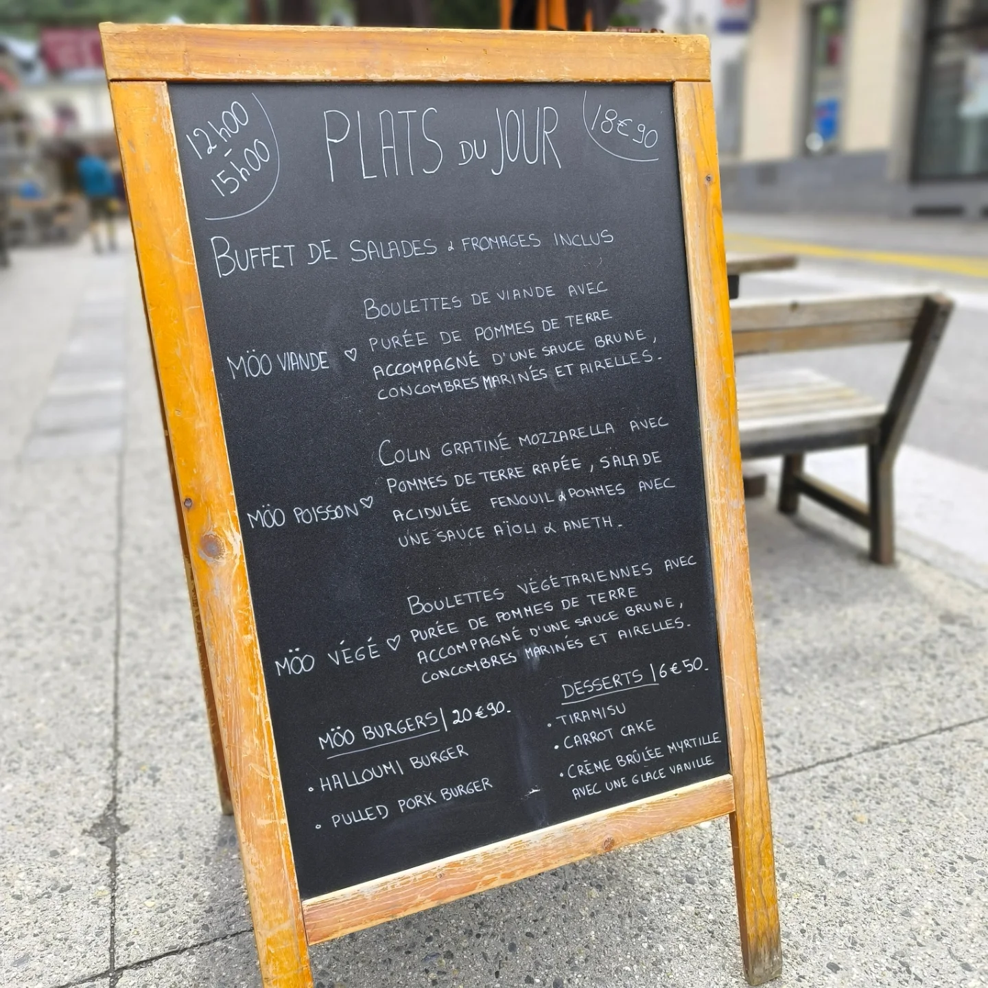 MOÖ Bar & Cuisine